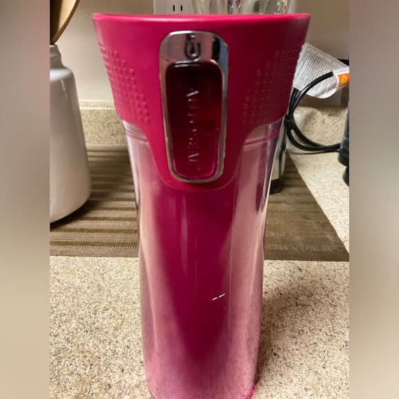 Contigo 2010 West Loop Plastic Travel Mug with Autoseal Lid 24oz Color Pink - Picture 4 of 6